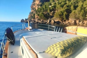 Ibiza: Ganztägiger Bootscharter auf einer traditionellen balearischen Yacht