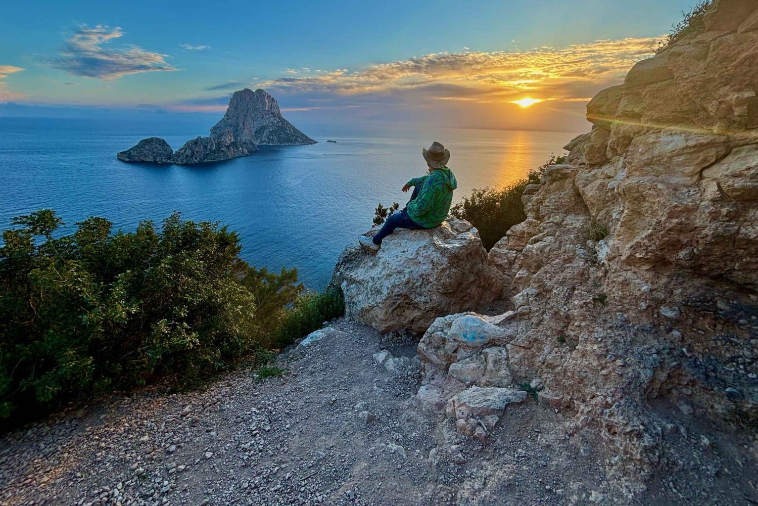 Geschichte und Entspannung auf Ibiza: Dalt Vila, Cala Bassa und Can Soleil