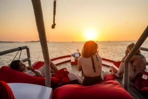 Ibiza: Bootsfahrt bei Sonnenuntergang mit Schnorcheln, Kajakfahren und Getränken