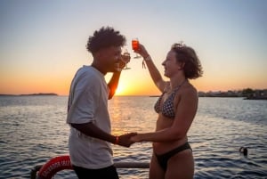 Ibiza: Bootsfahrt bei Sonnenuntergang mit Schnorcheln, Kajakfahren und Getränken