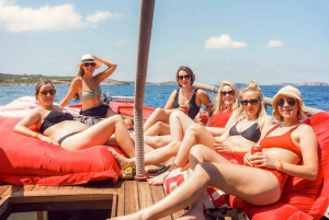 Ibiza: Bootsfahrt bei Sonnenuntergang mit Schnorcheln, Kajakfahren und Getränken