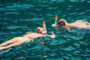 Ibiza: Bootsfahrt bei Sonnenuntergang mit Schnorcheln, Kajakfahren und Getränken