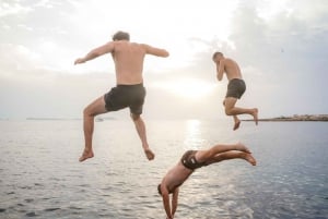 Ibiza: Bootsfahrt bei Sonnenuntergang mit Schnorcheln, Kajakfahren und Getränken