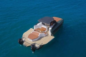 Ibiza: Frokostcruise på yacht med James Bond-tema