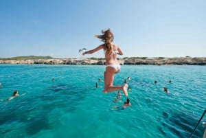 Ibiza: Catamaran Cruise to Formentera with Meal and Drinks