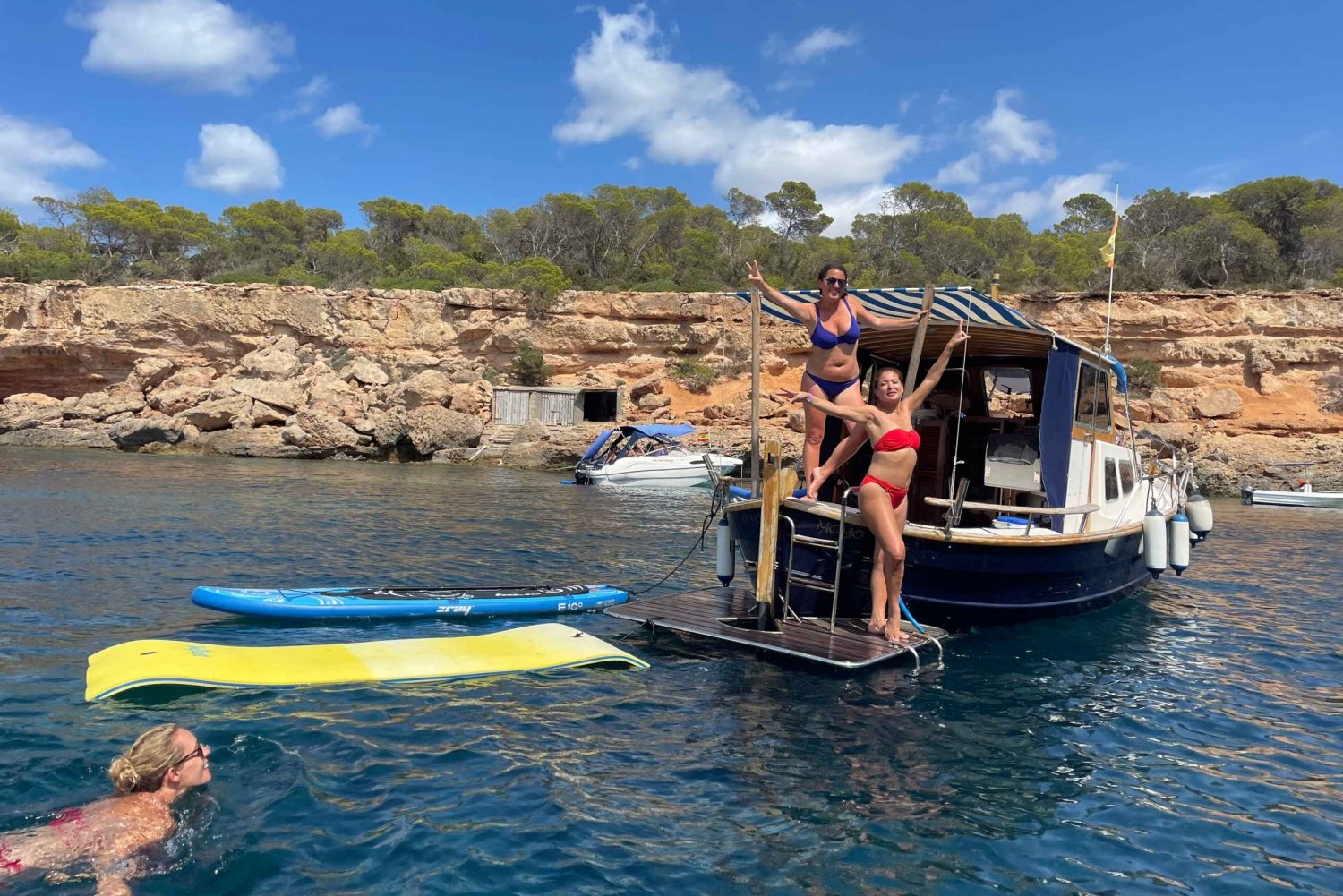 Ibiza: Klassinen koko- tai puolipäiväveneen vuokraus