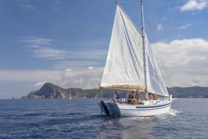 Ibiza: velero privado con barra libre premium, comida y música