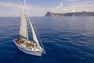 Ibiza : bateau à voile privé au coucher du soleil avec tapas et open bar premium