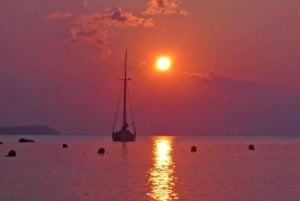 Ibiza : bateau à voile privé au coucher du soleil avec tapas et open bar premium