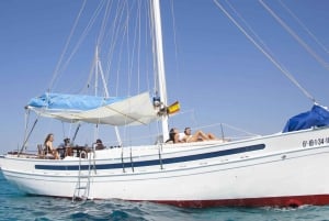 Ibiza : bateau à voile privé au coucher du soleil avec tapas et open bar premium
