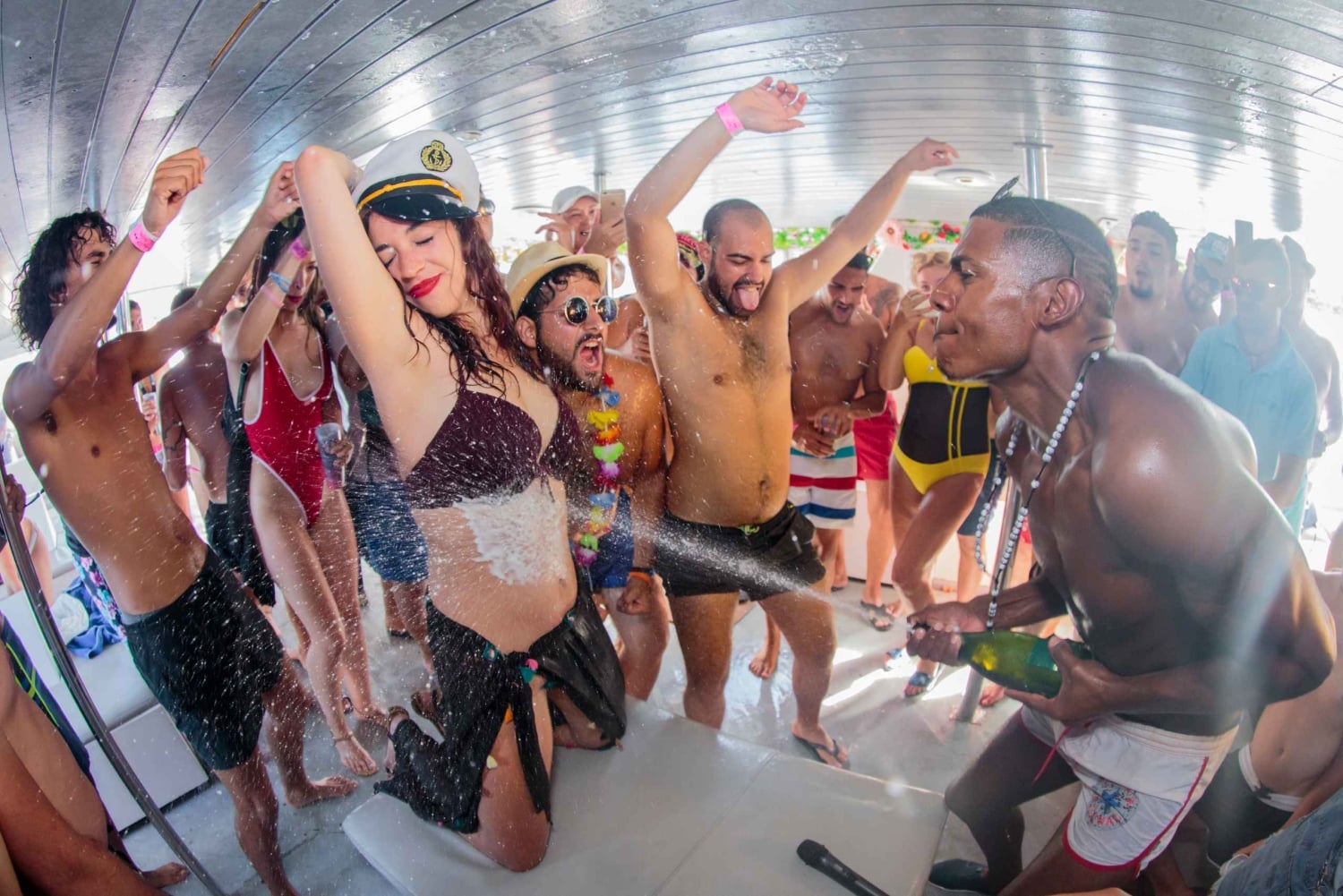 Ibiza drijvende club - Beste DJ-sessie op zee