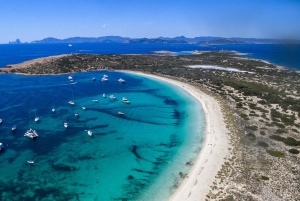 Ibiza: Formentera 360° Boat Trip with Food, Drinks, Sports