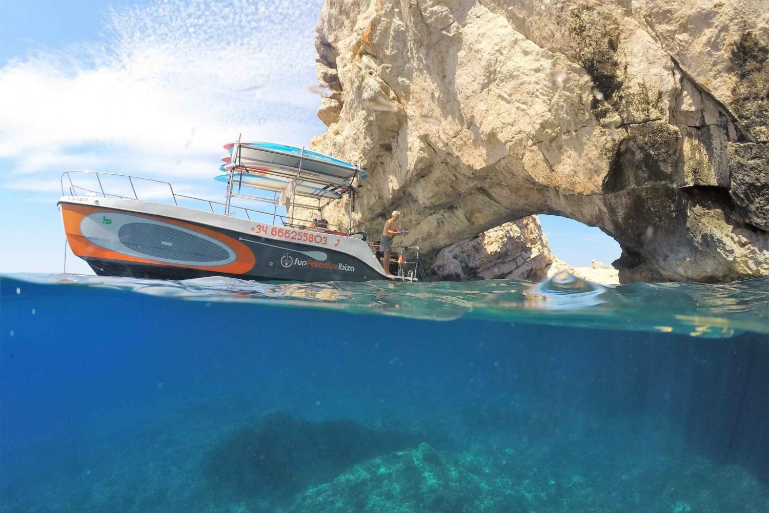 Ibiza: Passeio de barco de dia inteiro com curso de SUP e churrasco