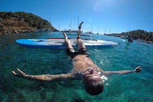 Ibiza : Journée complète d'excursion en bateau avec cours de SUP et barbecue