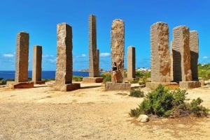 Cuevas ocultas, clubes abandonados: el tour secreto de Ibiza.