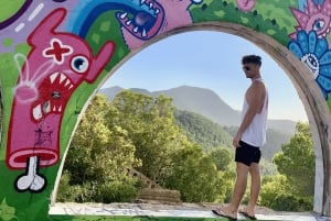 Cuevas ocultas, clubes abandonados: el tour secreto de Ibiza.