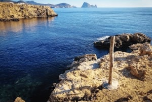 Cuevas ocultas, clubes abandonados: el tour secreto de Ibiza.
