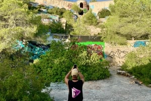 Cuevas ocultas, clubes abandonados: el tour secreto de Ibiza.