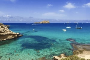 Cuevas ocultas, clubes abandonados: el tour secreto de Ibiza.