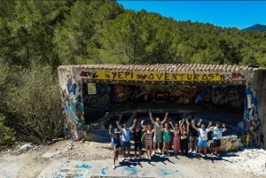 Cuevas ocultas, clubes abandonados: el tour secreto de Ibiza.