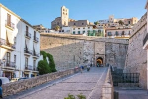 Ibiza: Stare Miasto: wycieczka z przewodnikiem z lokalnym przewodnikiem
