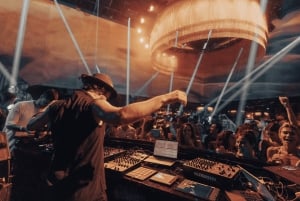 Cuevas ocultas, clubes abandonados: el tour secreto de Ibiza.
