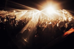 Cuevas ocultas, clubes abandonados: el tour secreto de Ibiza.