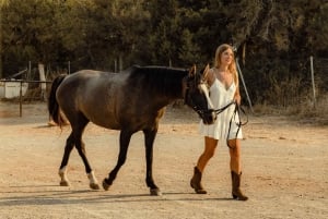 إيبيزا: تجربة ركوب الخيل الخاصة في الطبيعة مع خدمة الاستقبال