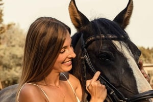 إيبيزا: تجربة ركوب الخيل الخاصة في الطبيعة مع خدمة الاستقبال