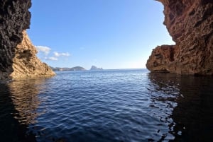 Ibiza: Havsgrottor med guidad kajakpaddling och snorkling