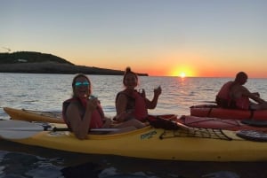 Ibiza: Kajakarstwo morskie o zachodzie słońca i wycieczka po jaskiniach morskich