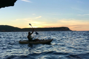 Ibiza: Seekajakfahren bei Sonnenuntergang und Meereshöhlen-Tour