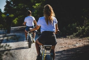 Ibiza: Udlejning af elcykel med hjelm