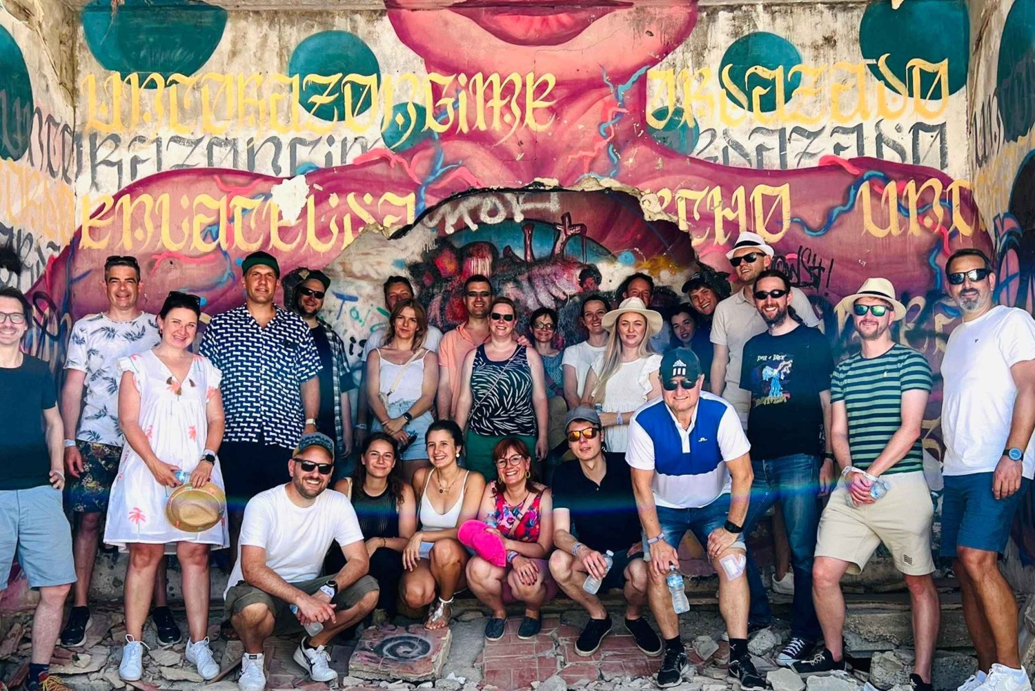 イビサ島の乗合いサファリツアー：隠れたビーチ、洞窟、シュノーケリングをお楽しみください