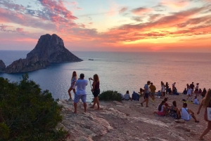 イビサ島の乗合いサファリツアー：隠れたビーチ、洞窟、シュノーケリングをお楽しみください