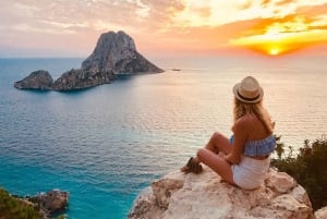 イビサ島の乗合いサファリツアー：隠れたビーチ、洞窟、シュノーケリングをお楽しみください