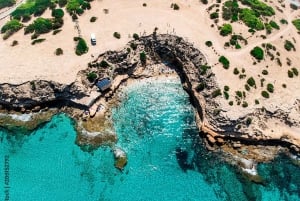 イビサ島の乗合いサファリツアー：隠れたビーチ、洞窟、シュノーケリングをお楽しみください