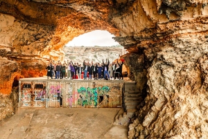 イビサ島の乗合いサファリツアー：隠れたビーチ、洞窟、シュノーケリングをお楽しみください