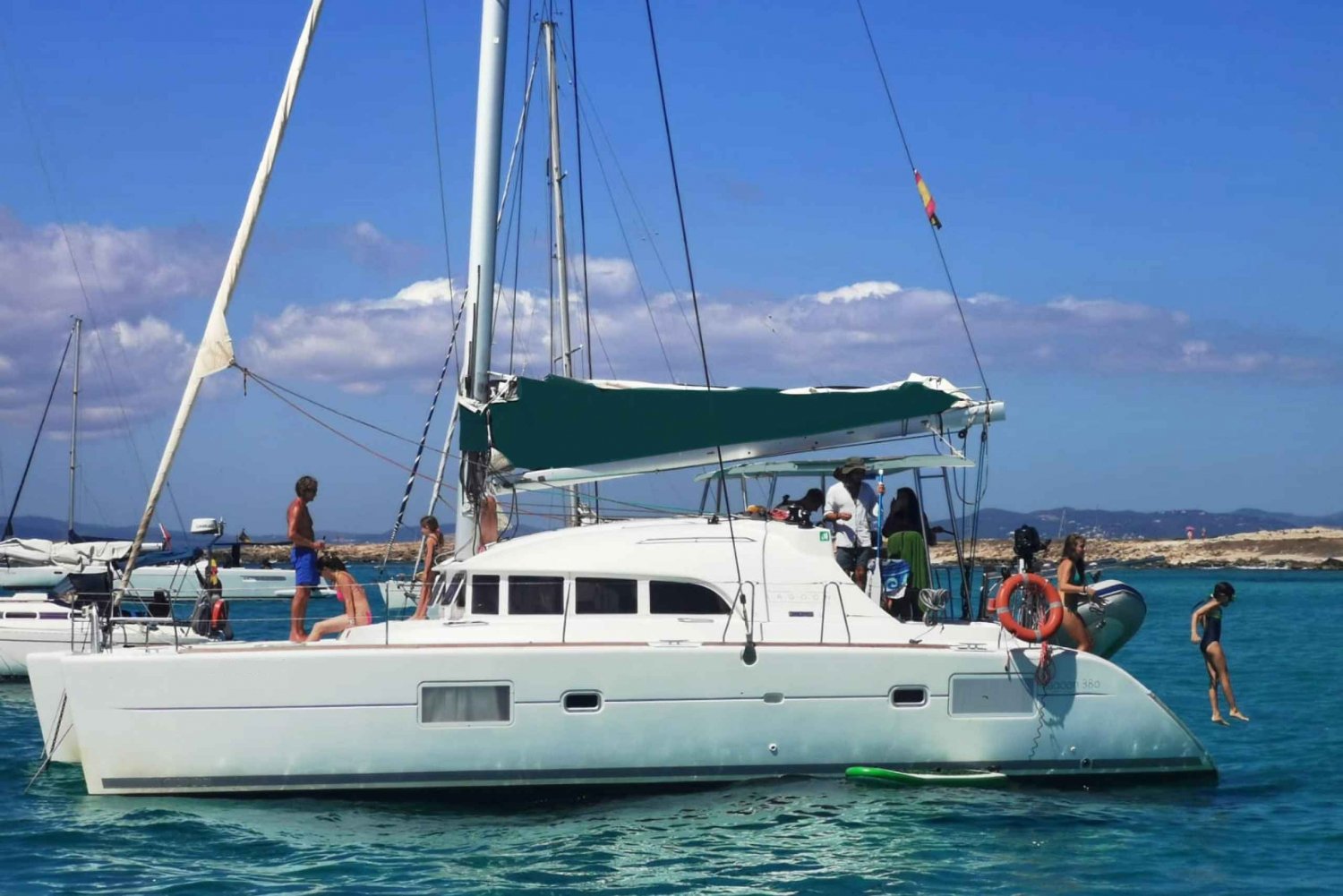 Ibiza : Excursion d'une journée en petit groupe à Formentera en catamaran