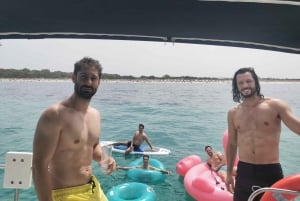 Ibiza: Dagstur med katamaran till Formentera för en liten grupp
