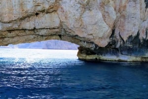 Snorkling, solnedgangsstrand og grotte-bådtur