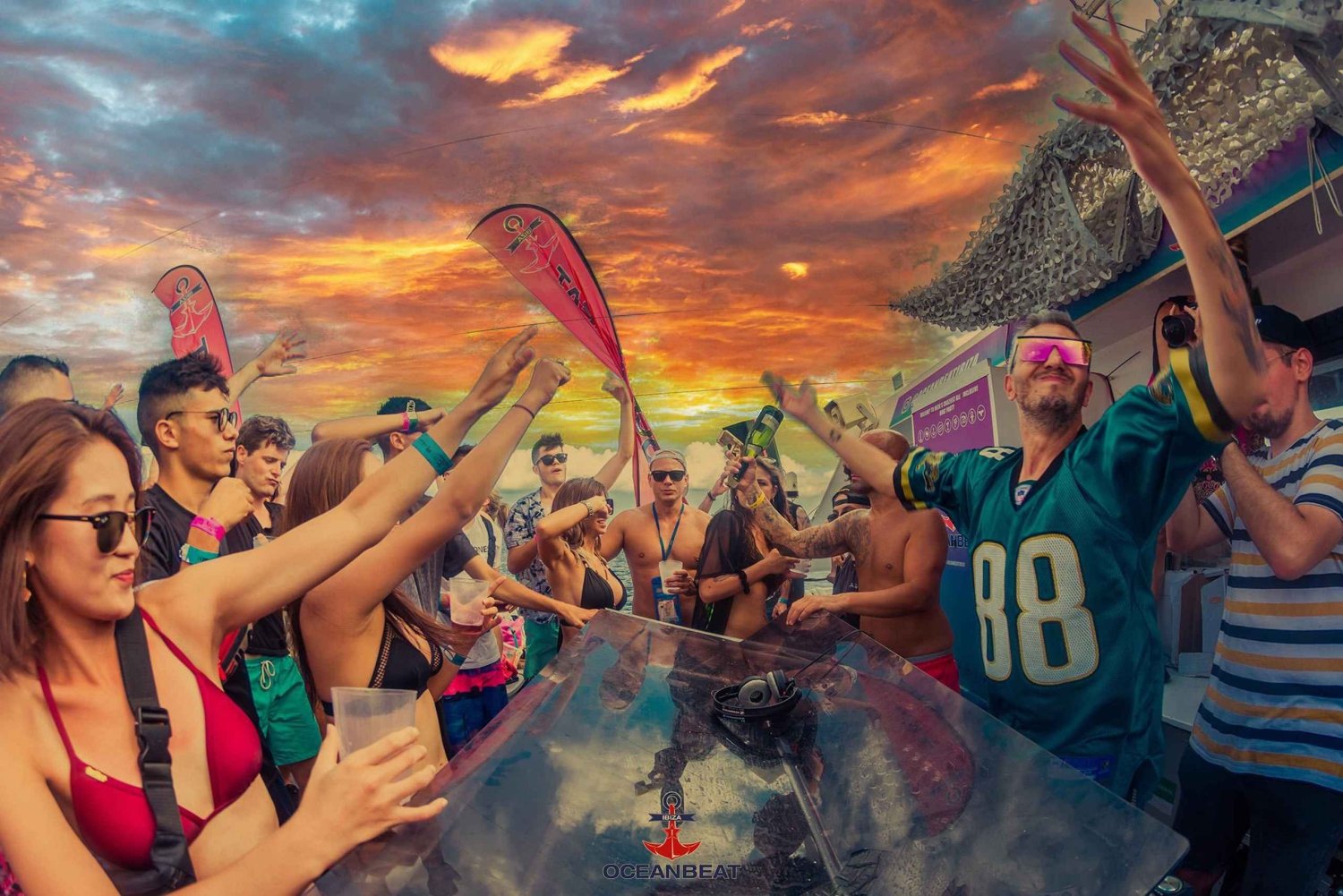 Ibiza-Formentera : Sunset Boat Party avec boissons et nourriture