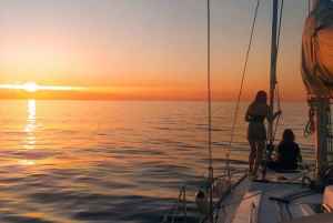 Ibiza: Sunset boat trip with gourmet appetizers & champagne
