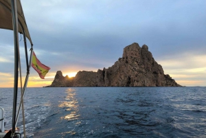 Ibiza: Sunset Sailing Tour with Wine