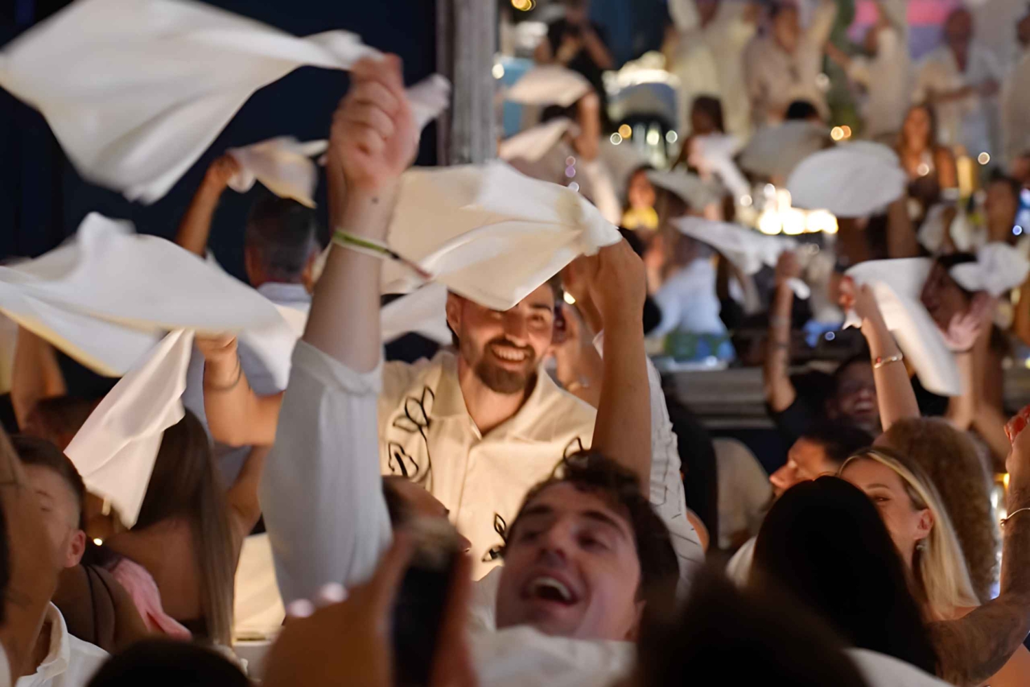 Ibiza Town: Rigatoni Dinner Show with 3-Course Meal & Wine