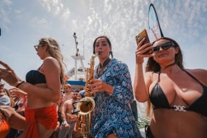 Festa em barco em Ibiza com barco premium e bebidas ilimitadas