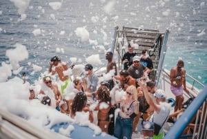Festa em barco em Ibiza com barco premium e bebidas ilimitadas