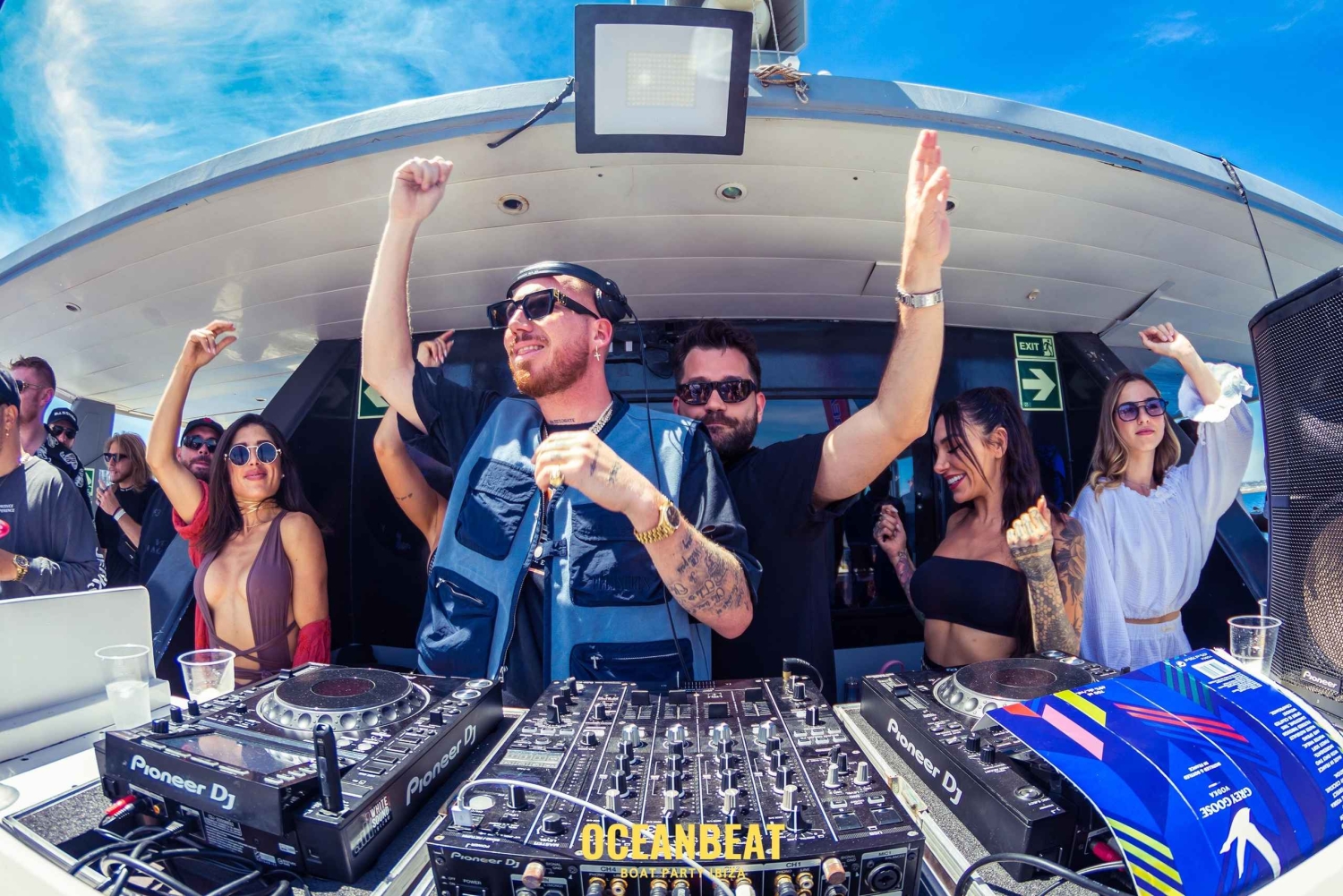 Ибица: VIP-вечеринка на катамаране с барбекю и напитками