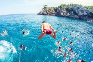 Ибица: VIP-вечеринка на катамаране с барбекю и напитками