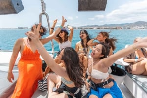 Ibiza: Bådtur til Formentera med sport, mad og fri bar